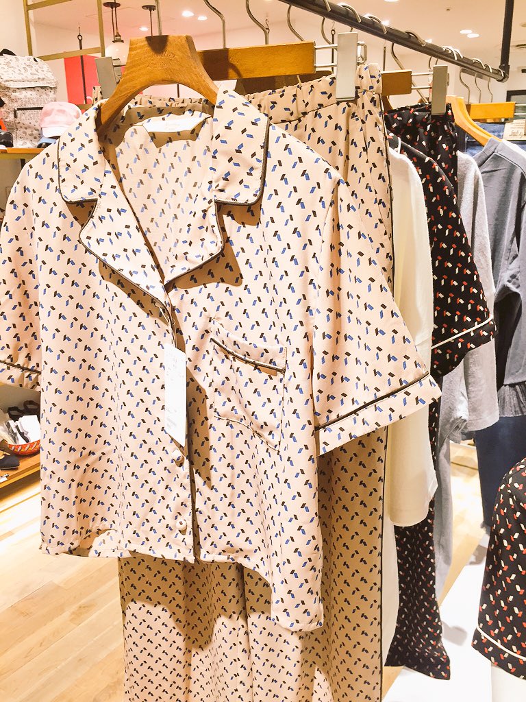 lumine_est's tweet image. 【B1 アナザーエディション】
この秋マストアイテム🍂🍁💛
ファーサンダルやバッグが入荷💭
アナザーエディションならではの
おしゃれアイテムがたくさん💄💋
#anotheredition #ルミネエスト #新宿