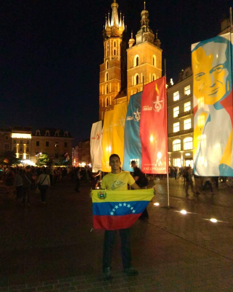 idymop's tweet photo. En #cracovia para vivir la #jmj2016 #jmjcracovia2016 #jmjvenezuela #idymTLS #dominicosenlajmj #jmjop #op800krakow https://t.co/b0udWt7YgU