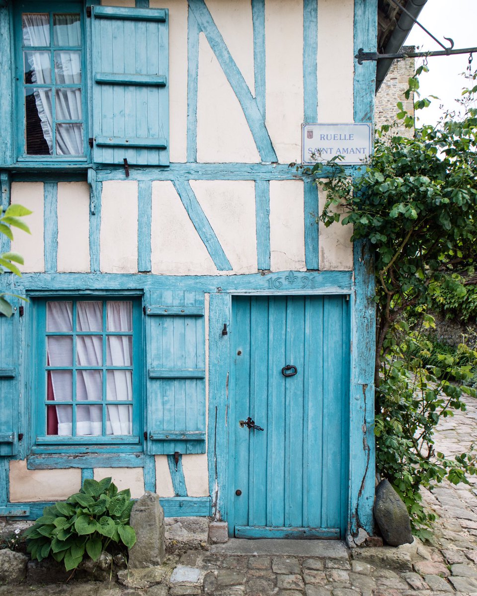 Nostalgia del tour #NorthernParis 💙 Qui in uno dei villaggi più belli della Francia a #Gerberoy #weliketravel