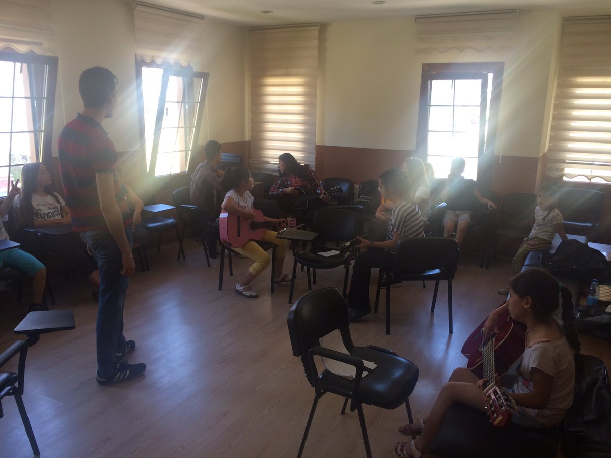 Gitar kursumuza Kazanlı gençler yoğun ilgi gösteriyor.İsteyen herkes kurslarımıza katılabilir.<a href="/Lokman_Erturk/">Lokman Ertürk</a>