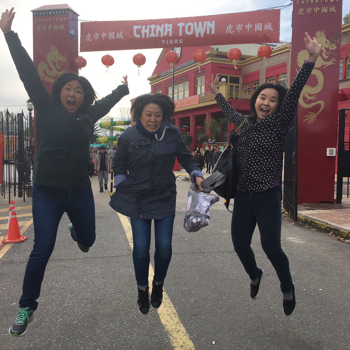 RachelChang's tweet photo. Places you stumble upon in #Argentina when the Asians take a day trip together. 😝 #argentigas2016 #brargentinatrip https://t.co/BwXnCVWkF7