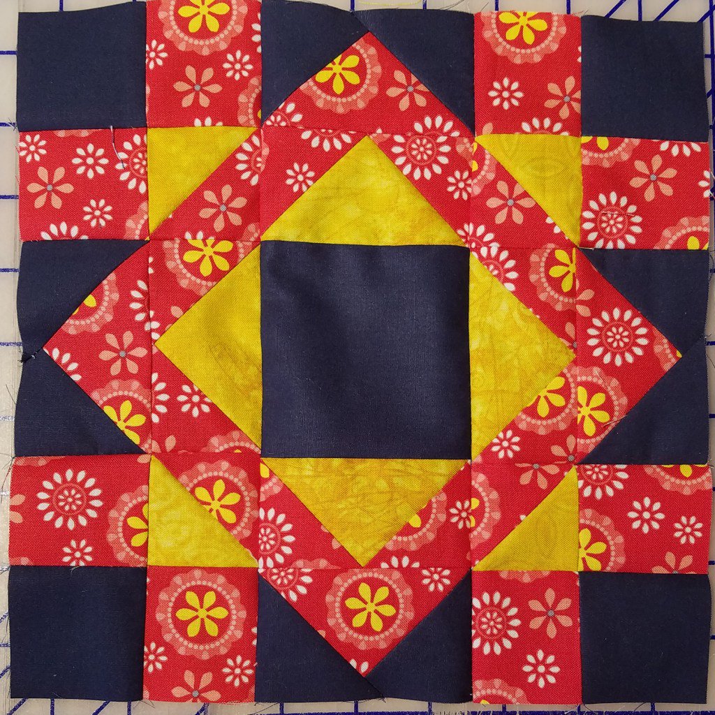 QQuilts's tweet photo. July Block-A-Day: Day 27 https://t.co/aOoBS9tfnS https://t.co/HKEPq6hJVP