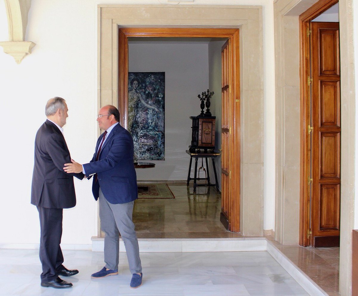 regiondemurcia's tweet photo. ✅ @PedroAntonio_RM se reúne con @RafaGTovar para abordar los pactos que propuso en #DebateRM2016 https://t.co/rVo21ZdjhV