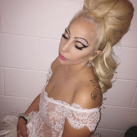 BabylonWh0re's tweet photo. Lady Gaga 1 year ago Instagram updates. #CheekToCheekTour https://t.co/IyoFSLyNn7