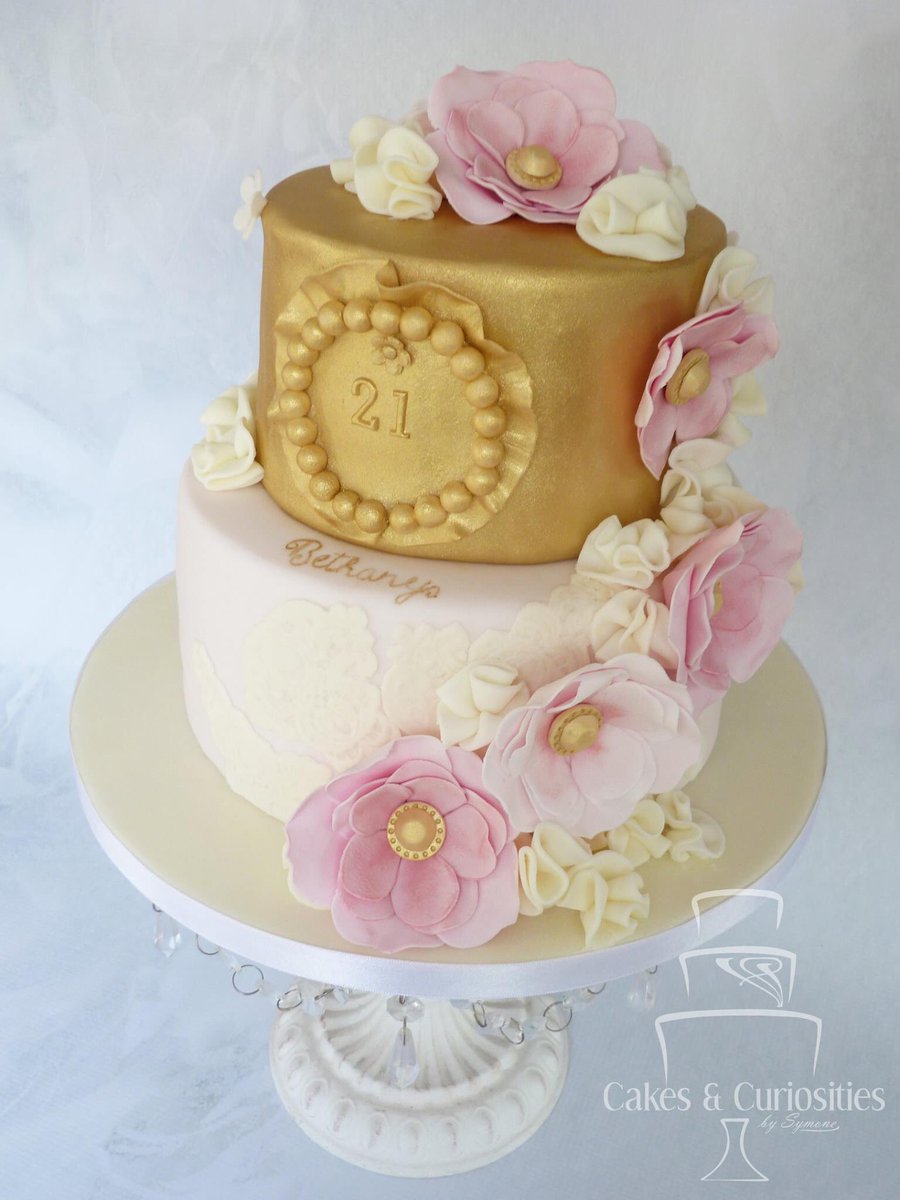 Pink &amp; gold 21st cake #21st #birthdaycake #goldcake #rolkemgold