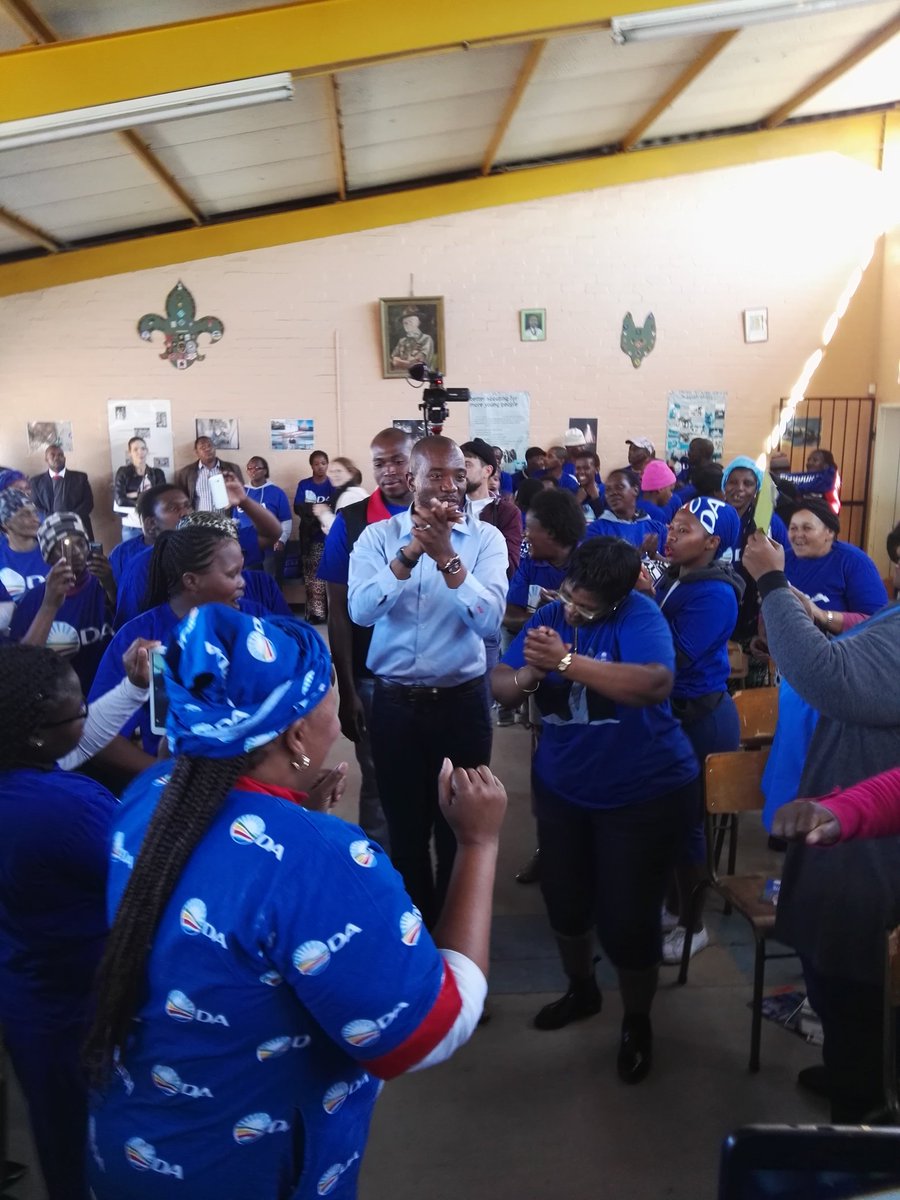 Our_DA's tweet image. Leader @MmusiMaimane and CT Mayoral Candidate @PatriciaDeLille arrive in Gugulethu. #KeepMakingProgress