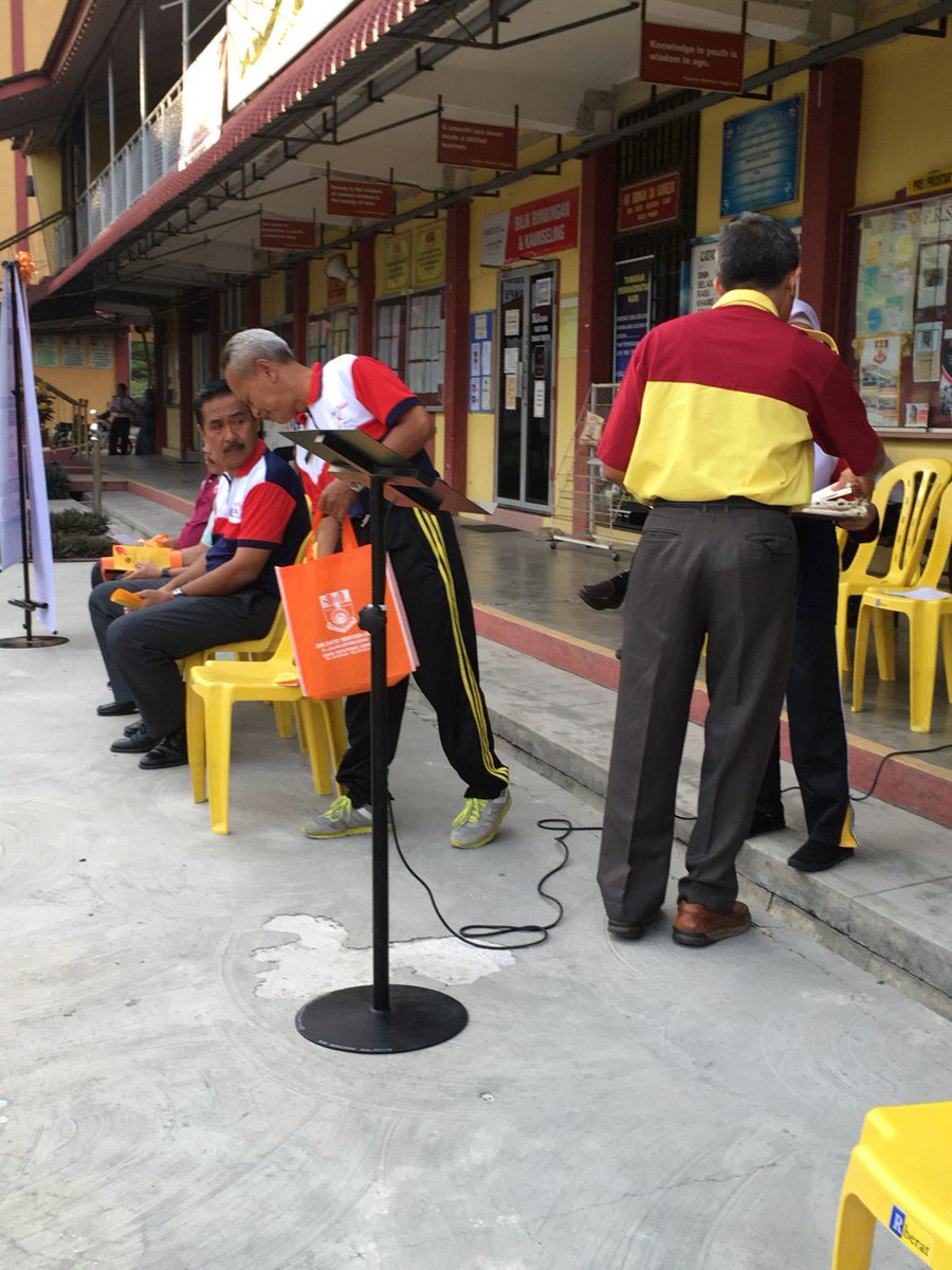 koop_sdbl's tweet photo. SAMBUTAN HARI KOPERASI SEKOLAH MENENGAH KEBANGSAAN DATO BENTARA LUAR BATU PAHAT 2016 https://t.co/IRlkXH64lX https://t.co/0087TsPvPV