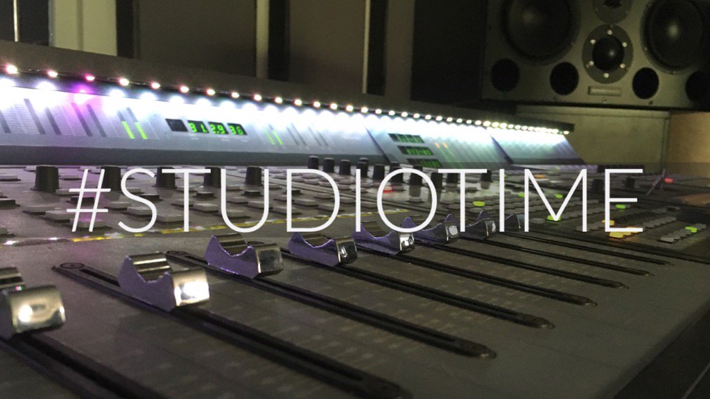 DanielTroha's tweet photo. #studiotime #clubsounds @beatport @kontor @deejaykc https://t.co/6a7stcHC0a
