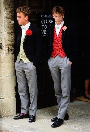 イギリスにある名門 イートン校の成績上位14名は 王の学徒 と呼ばれ 専用ガウンを着る文化がかっこよすぎる Togetter