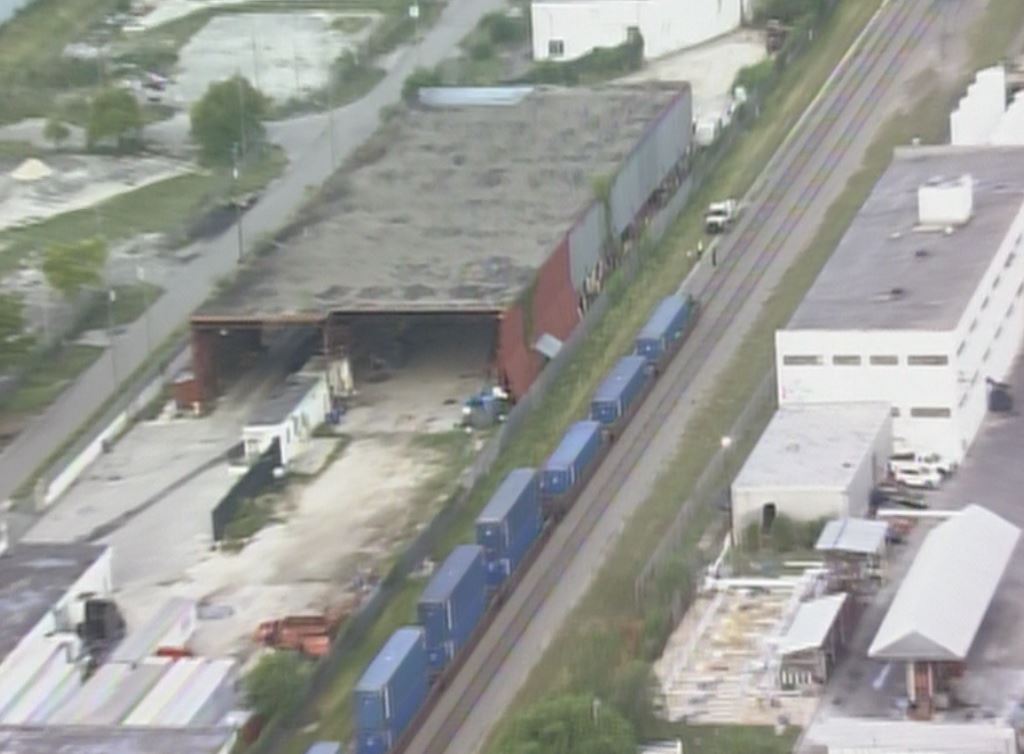 NW 7TH Ave closed between 72nd St and 73rd St #TRAFFIC #MIAMI https://t.co/wZWpKyE97R