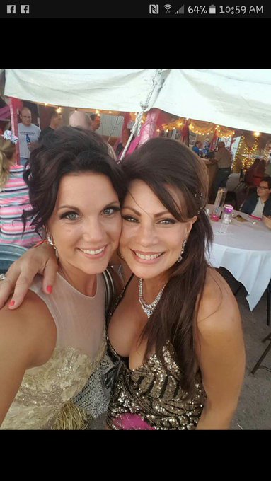 Jess an I at Whits Wedding Saturday https://t.co/3HsAYxSxAW