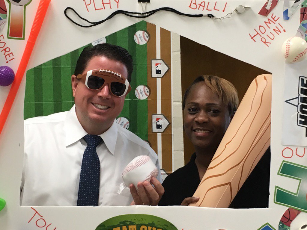 Pathways_Elem's tweet image. Teamwork makes the dream work! #VCSIgnite