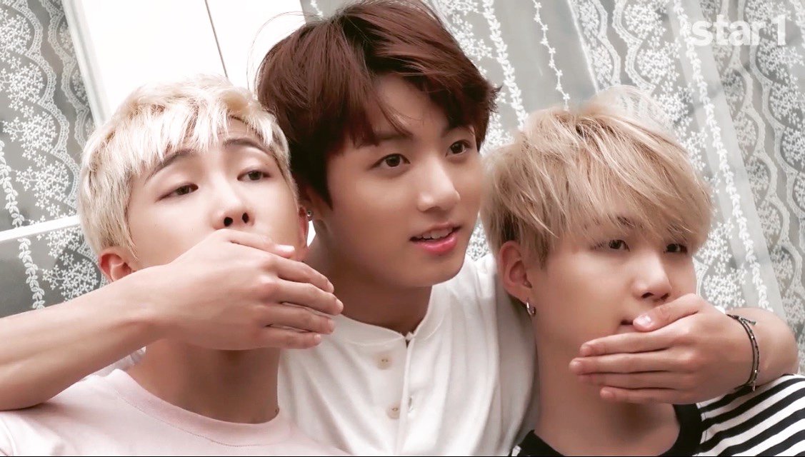 SUGA_WTF's tweet photo. ISSO QUE EU CHAMO DE TENTADO A MINHA VIDA #BTS #STAR1 #MAGAZINE2016 https://t.co/fHa2b7CsTn