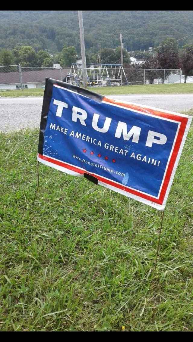 lex09lambert's tweet photo. When your @realDonaldTrump sign gets yanked from your yard &amp; you West Virginia redneck it back together #wvfortrump https://t.co/wk8Ngd0WLp