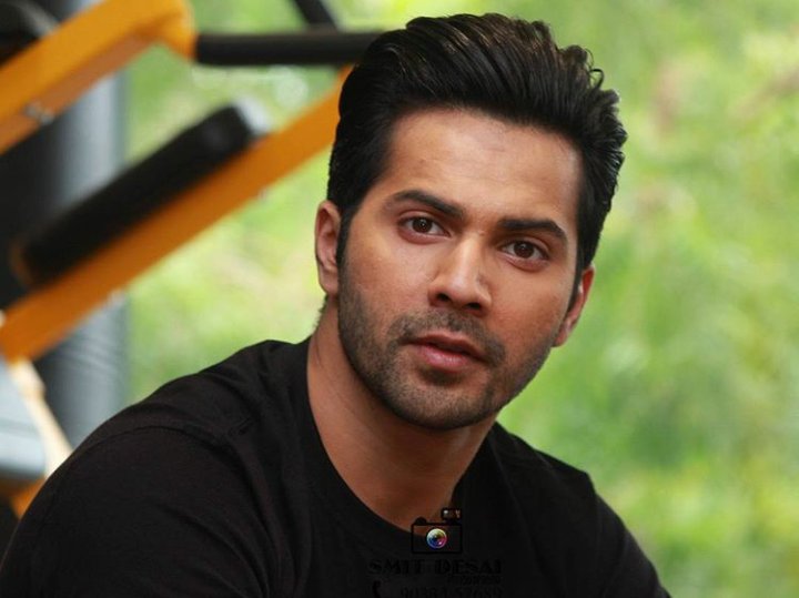 VarunAdmirers's tweet photo. @Varun_dvn at Ahmedabad promotions :) #2DaysToDishoom https://t.co/dszaUs16eZ