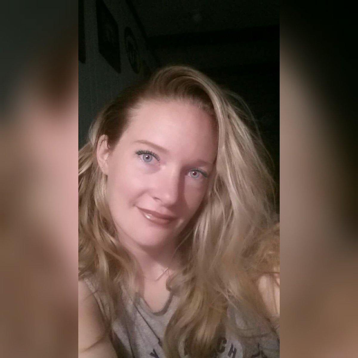 TFD_model's tweet photo. Wild Hair Wednesday! 💋 #wild #model #blondehair #selfie #dontcare #longhair #craziness #haha #💙 #happygirl #blueeyes https://t.co/92TzeGhMOo