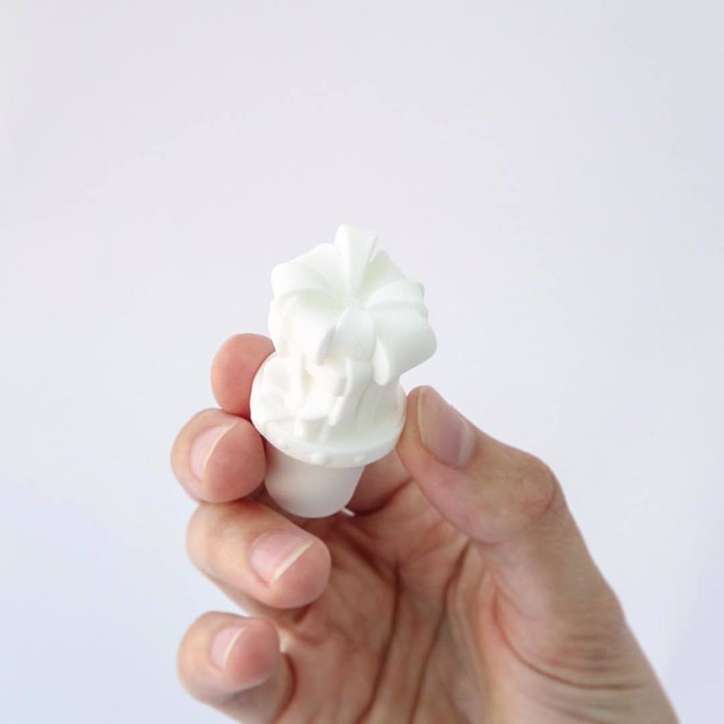 Prototypster's tweet photo. Wine bottle plug before painted in black, SLS technology, strong plastic

🔺

#3dprinting #3dprinted #3dprinter #3pr… https://t.co/H4buRm1sE3