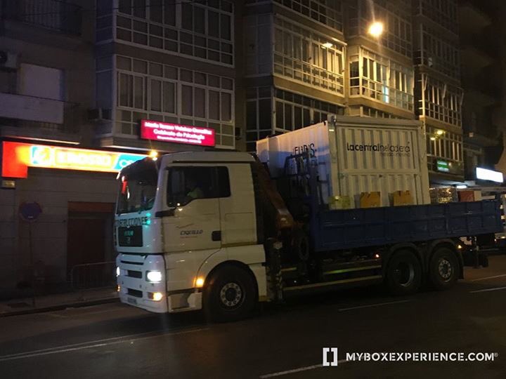 wearemybox's tweet photo. #Myboxexperience sorprendiendo, primera heladería-crepería efímera hecha con #containers #efímero #stand #modular https://t.co/b0UsTDoKvp