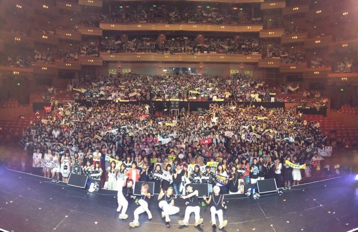 coco5tea1's tweet photo. Da-iCE名古屋PHASE5 
ホールツアー行ってよかった！
3階席〜って思ってたけど、
3階席だからこそ開演した瞬間
綺麗さと大きさと…たくさん
思い出して感動して泣いた！（笑）
ほんとに大きくなったって実感🌼
ありがとう😊💕 https://t.co/3tGvDv9Tdu