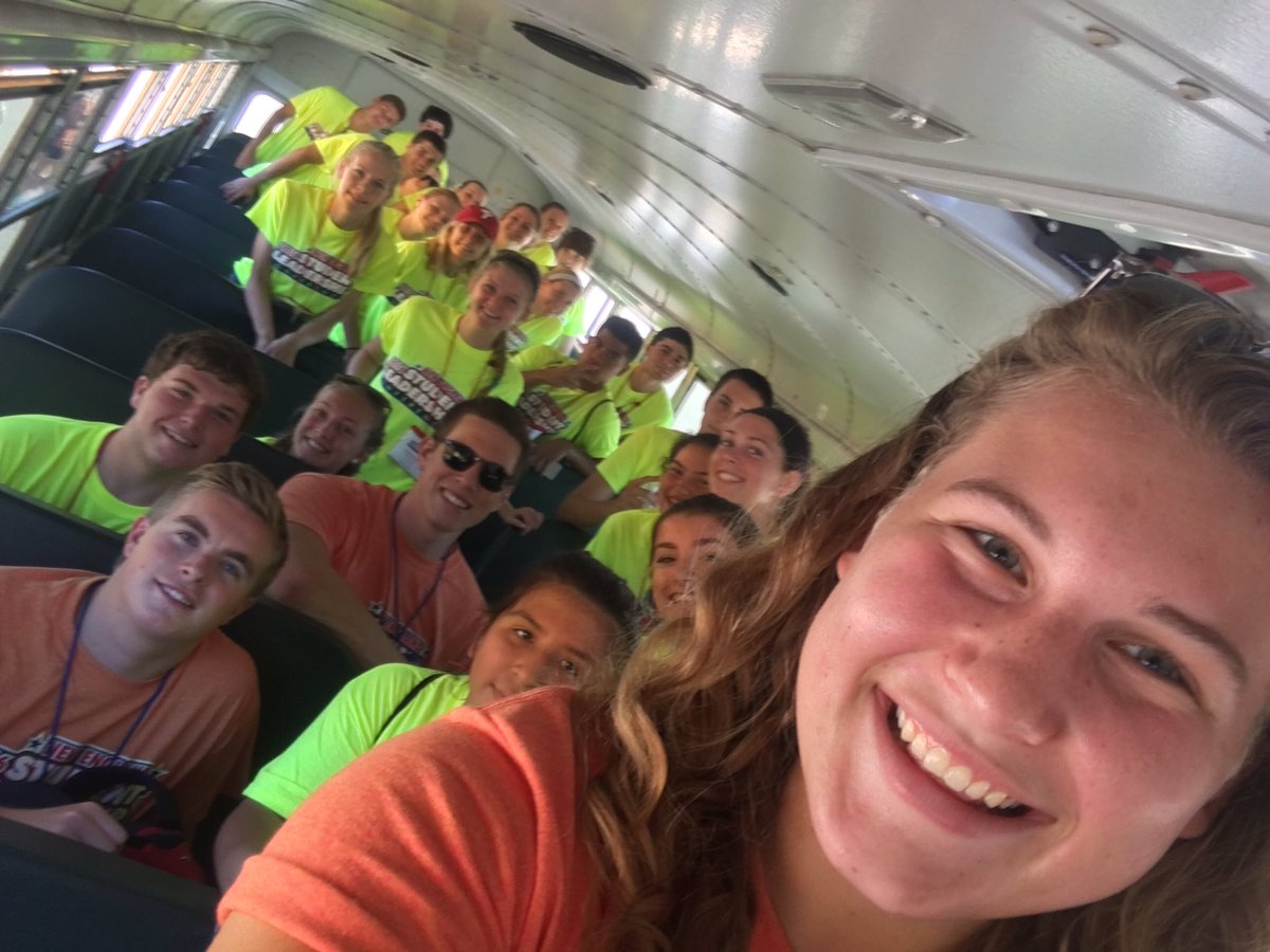 jelizabeth30's tweet photo. Group 600 is headed to community service at the Easton YMCA! @neslconference #neslc16serves https://t.co/rZVSQz8nC8