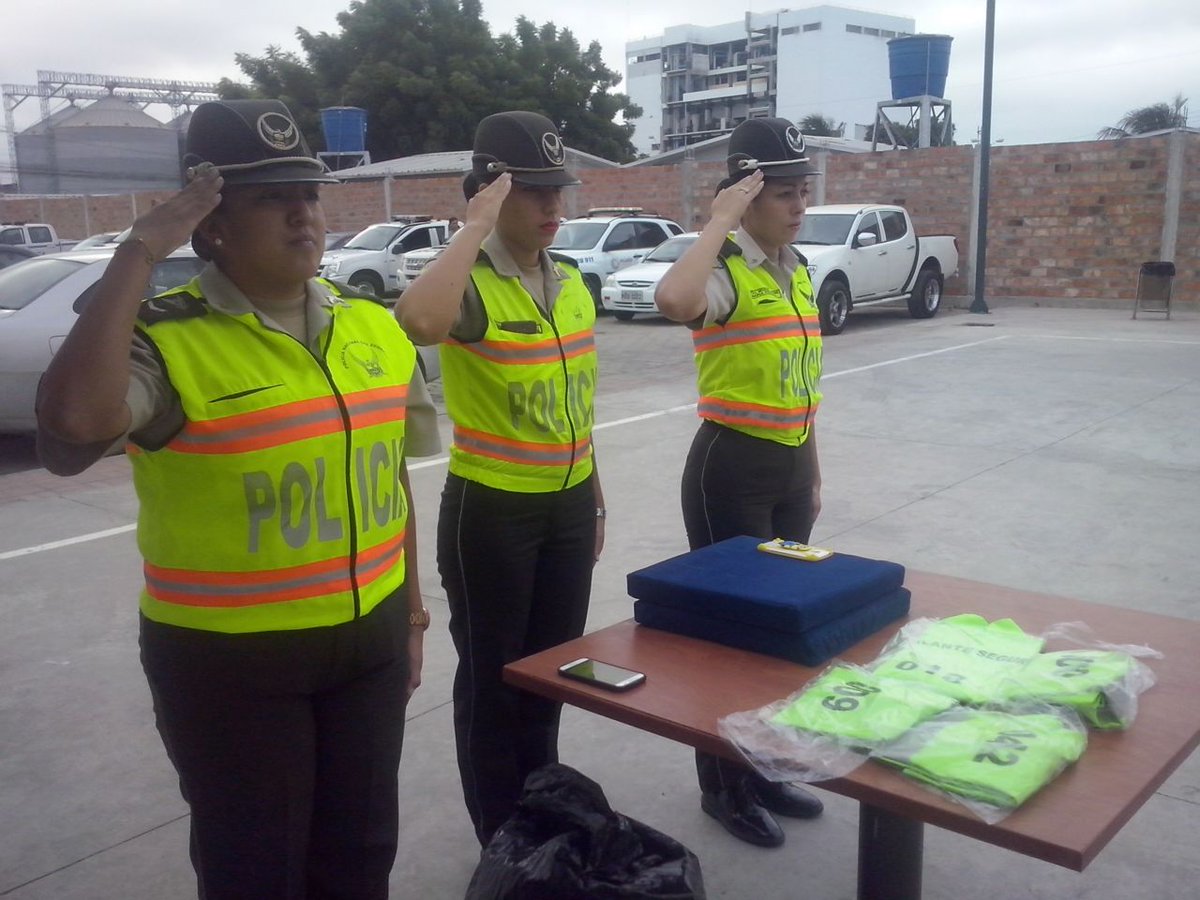 MinGobiernoEc's tweet photo. En el #DistManta 29 vigilantes seguros se suman a la labor preventiva que realiza la @PoliciaEcuador. https://t.co/rfI58Htcr4