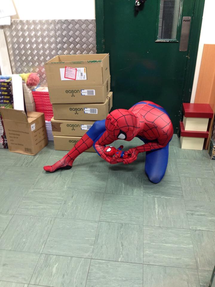 Bg48brRyan's tweet photo. Me and Spiderbaby hard at work :) @SpiderManMovie @SpiderMan https://t.co/kVMvL9axDW