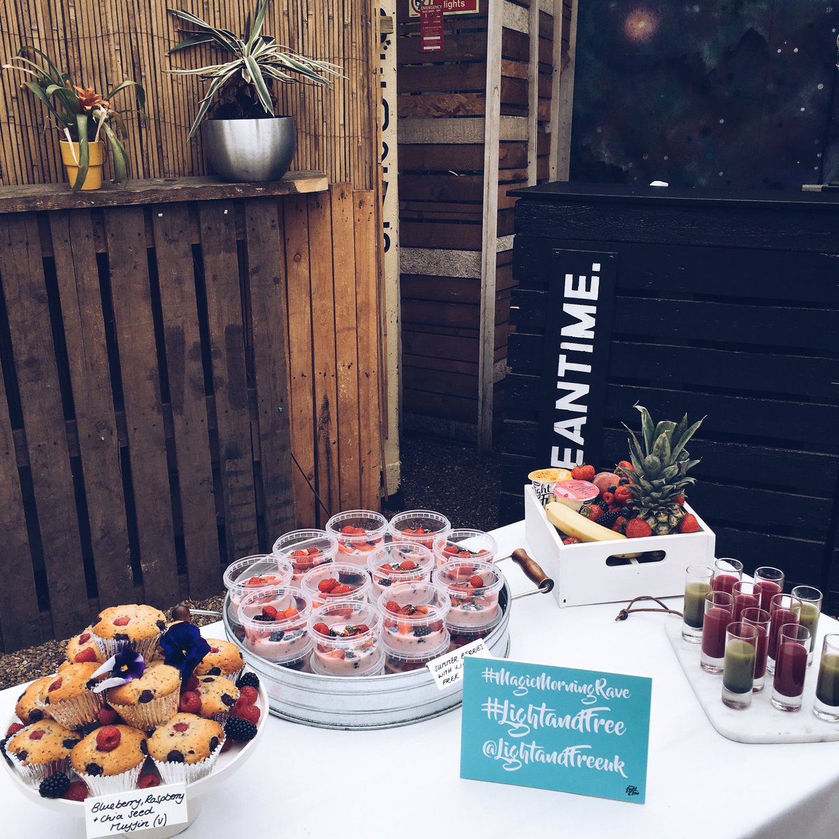 themaddiebruce's tweet photo. Early morning raving followed by an incred breakfast! What a great start to the day this morning #lightandfree 💖🌈✌🏼️ https://t.co/thg1VDxpnq