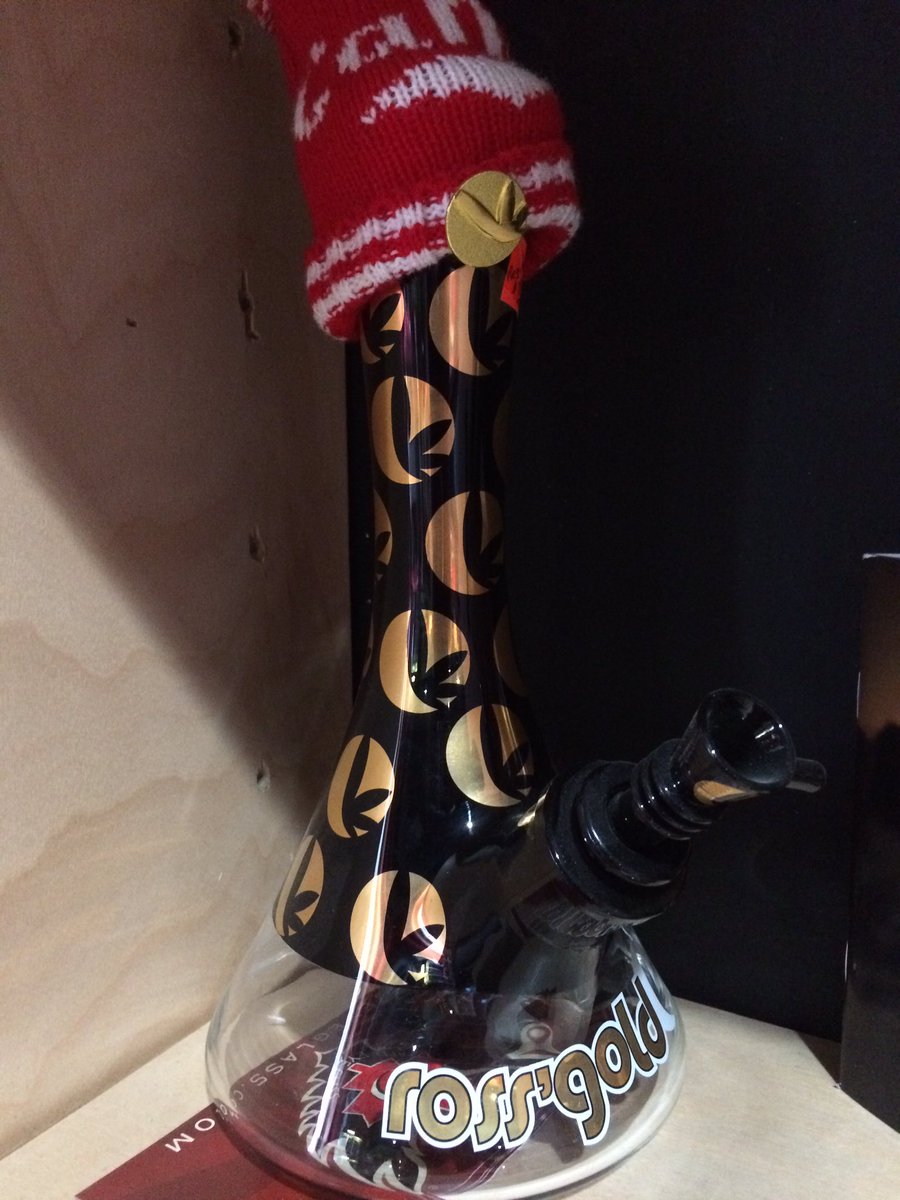 RobKathie's tweet photo. #rossgold keeping er warm #bongfun https://t.co/se66syYAoI