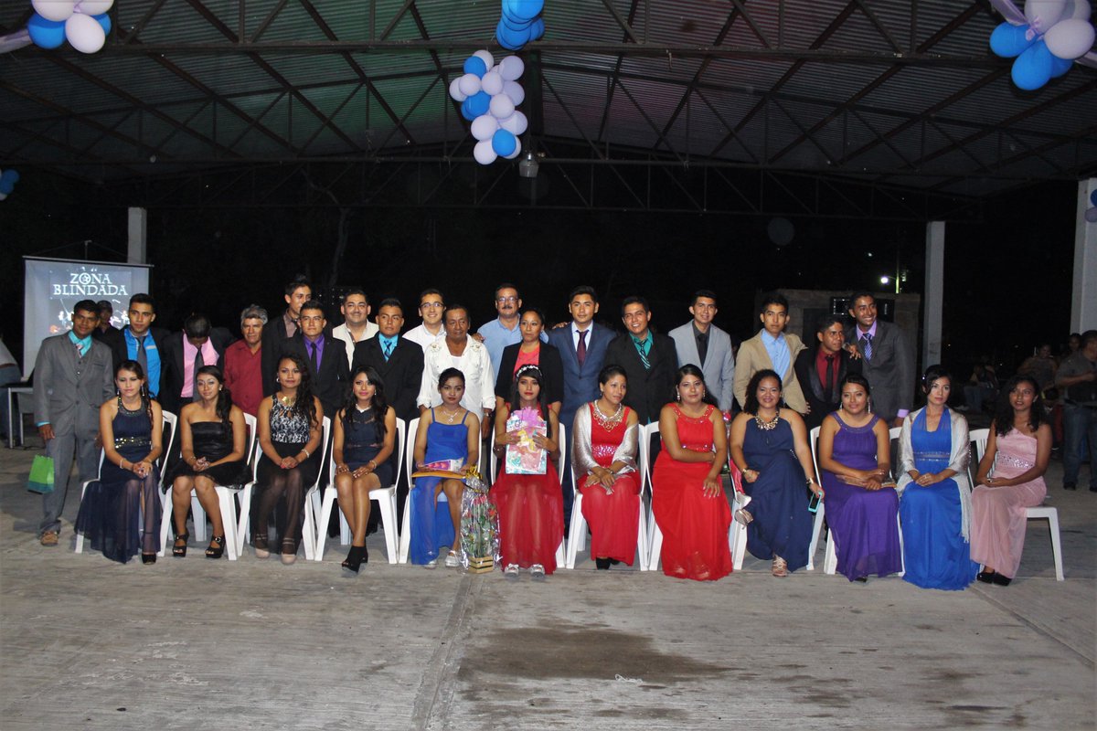 ChavaFarias1's tweet photo. Presidí clausura del @emsad04Esmerald en donde apadriné a los 26 jóvenes egresados, enhorabuena muchas felicidades https://t.co/uVQuThrIhn