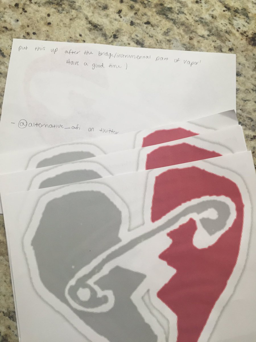alternative_afi's tweet photo. did some last-minute prep for #DetroitLooksLive ๐
I'll be in section 115, dm me if you need a sign! @RockOutDetroit https://t.co/8mevUeIC1b