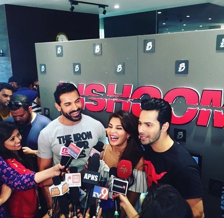 VarunDvnDomain's tweet photo. [PIC] Varun Dhawan promoting Dishoom in Ahemdabad.

#2DaysToDishoom 

@Varun_dvn https://t.co/hsBFDP3Ukb