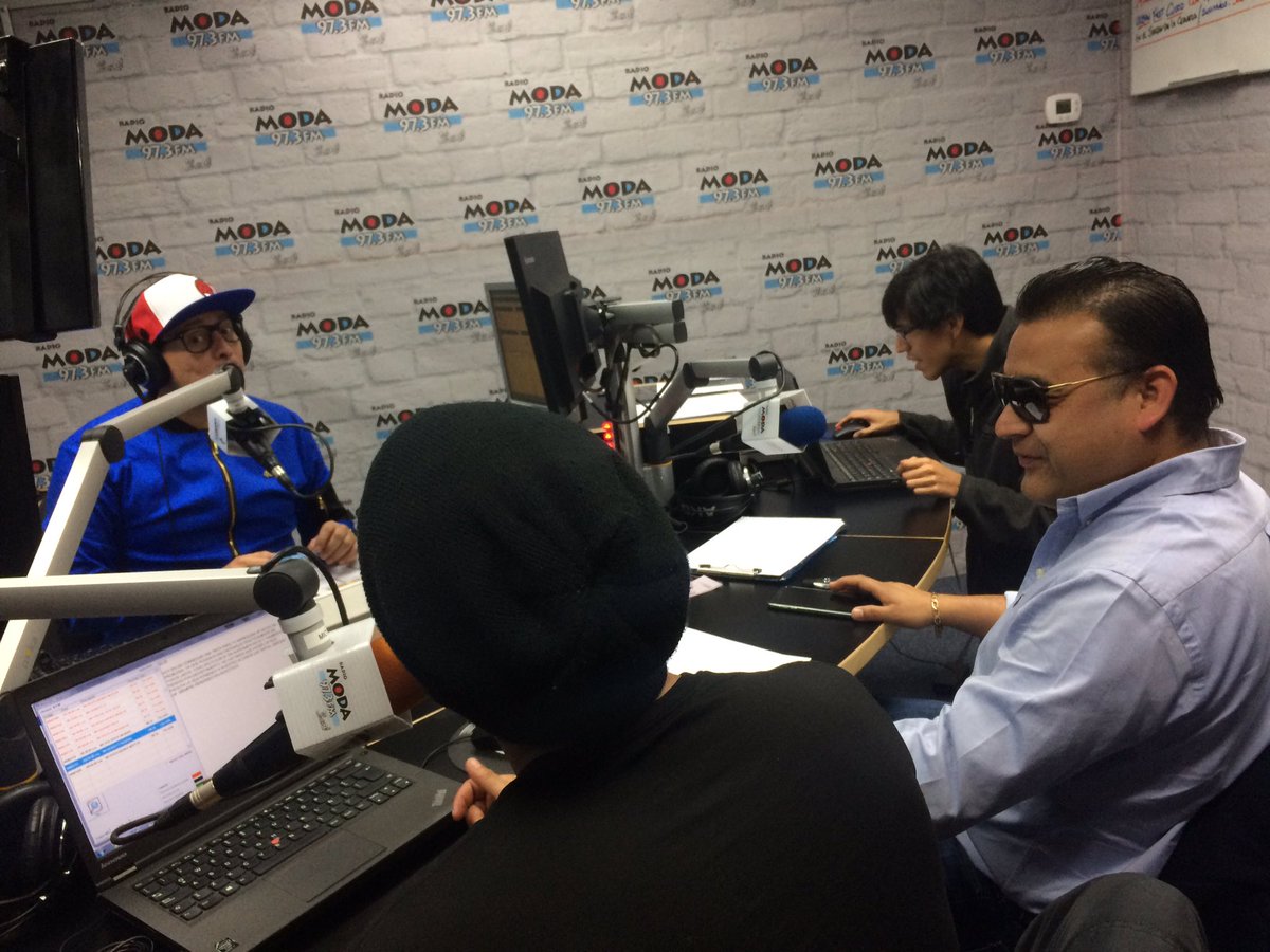 JuntosLiga's tweet photo. ¡¡En minutos, sintoniza Radio Moda!!
Ya estamos en el show de @carlonchodemoda con @jcorderique 
¡No te lo pierdas! https://t.co/kV61Mwodtf