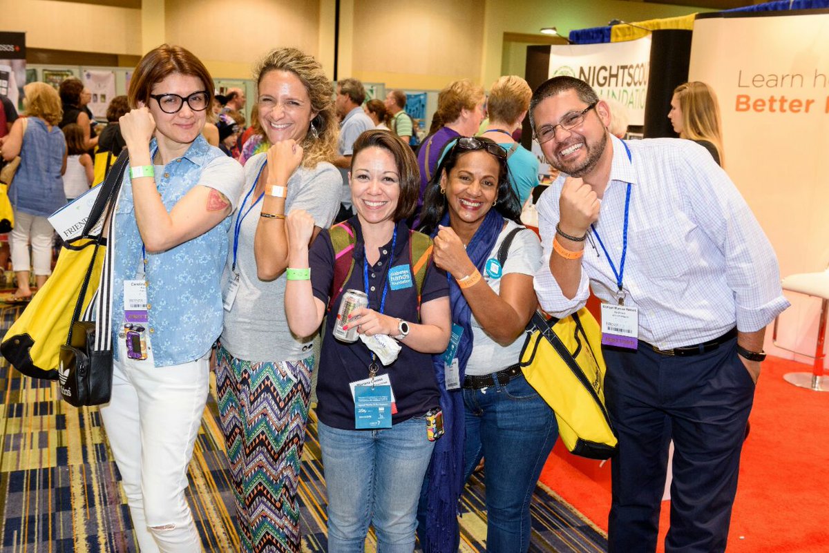 DiabetesMDTLA's tweet photo. Con nuestros amigos @dulcesitosmios @extradeazucar @carolina_tipo1. #JuntosMásLejos #cwdffl16 (foto: @cygnustaxt) https://t.co/zNu1CHUYYl