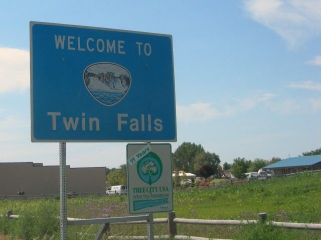 highblueridge's tweet photo. "Pamela Geller: How Muslim Migrants Devastate a Community"https://t.co/GUXYxNJ1zN"just the tip of the iceberg" https://t.co/Key1p6EEUf