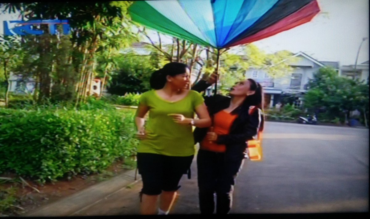 RCTI_ART's tweet photo. Itu kenapa payung jd kek gitu yah? π #AsistenRumahTangga2 #ART2eps3 https://t.co/DBTIseNWO9