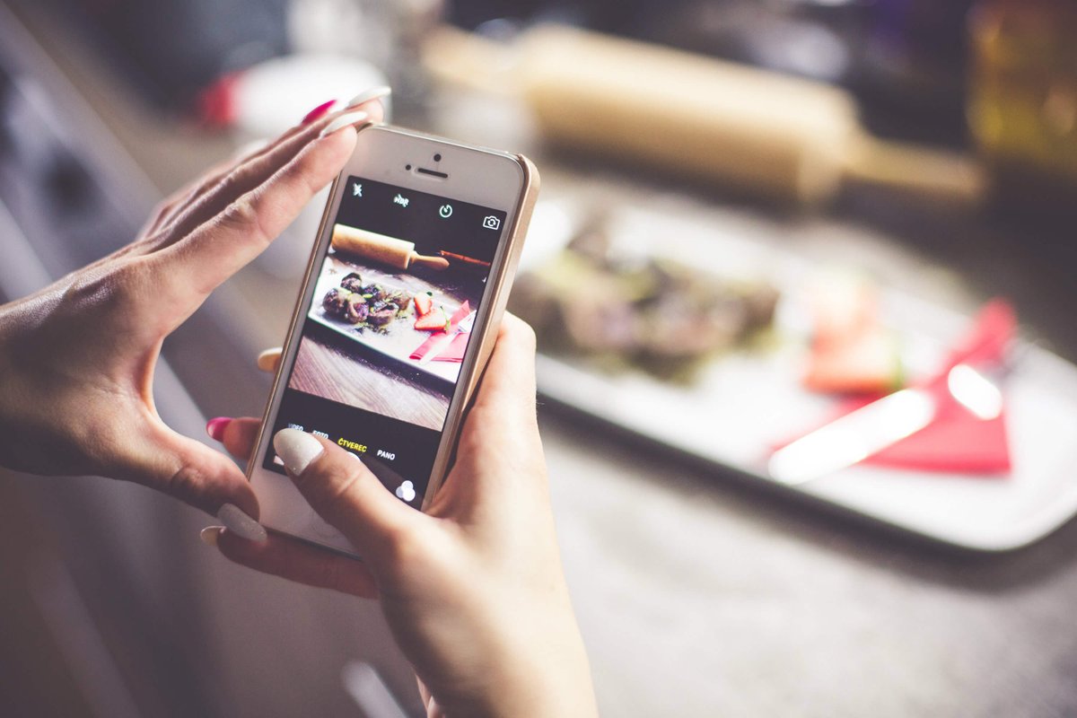 tpodcollective's tweet photo. How to get a Blurred Background in your photos: https://t.co/5BVjNI0Igi #bokeh https://t.co/cMVfqlGbzu