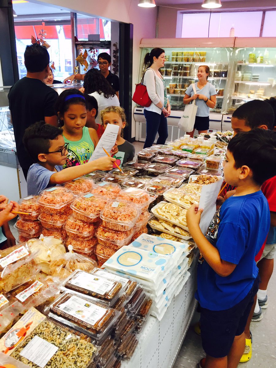 jstewedu's tweet image. Field trip! Learning about the food that meets our community needs! @GVSatAPS @APSsocstudies #arlglobalvillage