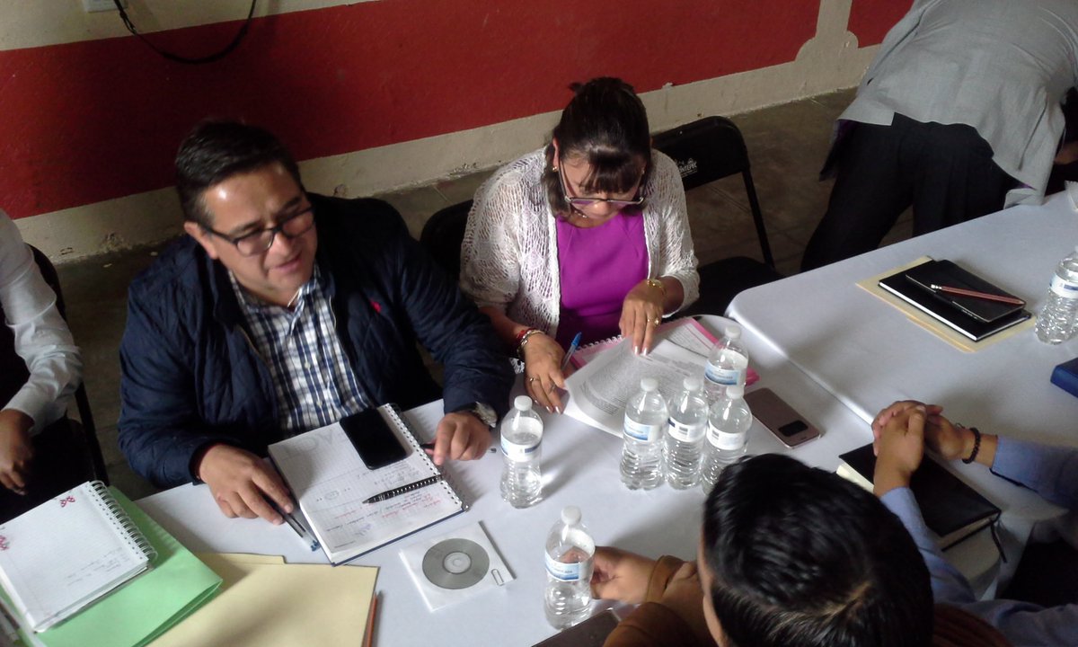 AmaliaVaLuc's tweet photo. Iniciamos trabajos de Transición #Entrega-Recepción @AmaliaVaLuc #LuisCastañeda @vtezontepechgo @ASEH_Hgo https://t.co/sva1l6qfWw