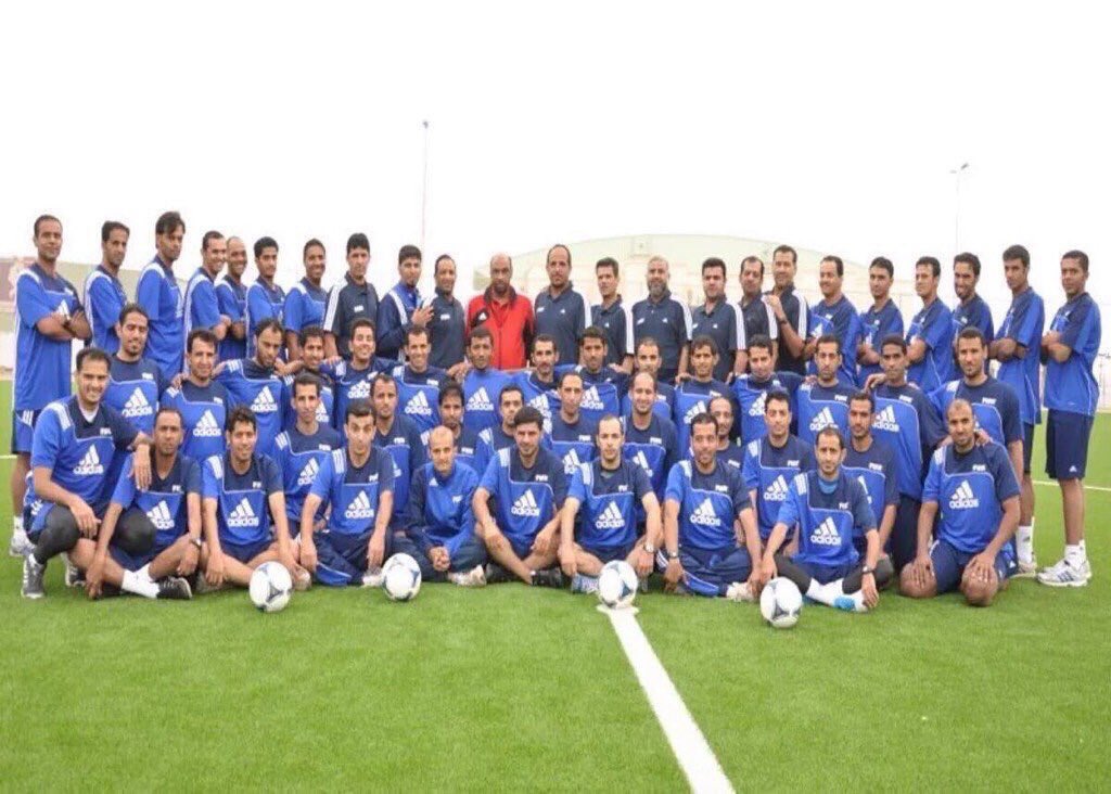ALMRISEUL's tweet photo. خلصنا من سالفة (هذا لون كحلي مش ازرق) فما حجتهم الأن !؟
أكيد ما لقوا مقاسات غير هاللون 😂
لا حول و لا قوة إلا بالله 😔 https://t.co/xVbWz561qD