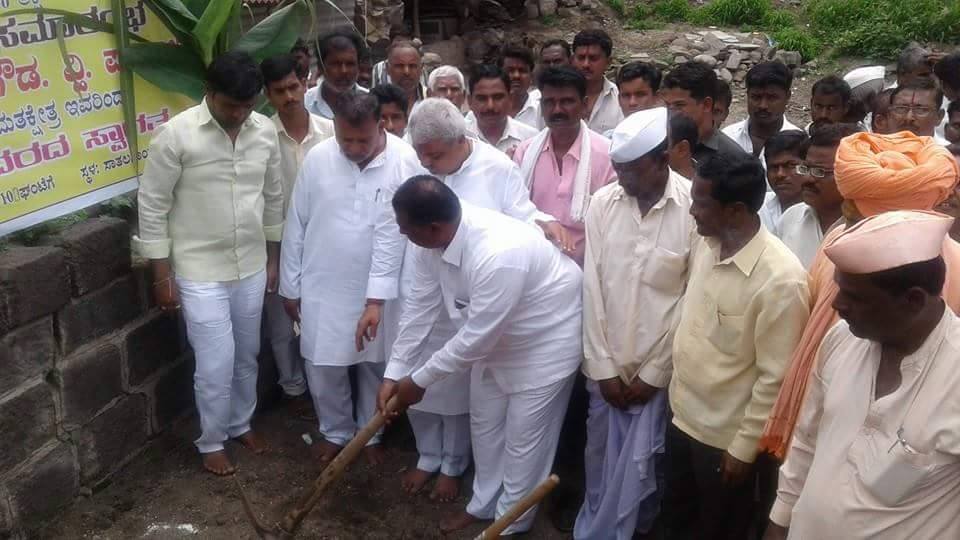 sanedalagi's tweet photo. Attend The Programm In #Satalagav Village 
Our #IndiMLA https://t.co/OMqnT4mjzz