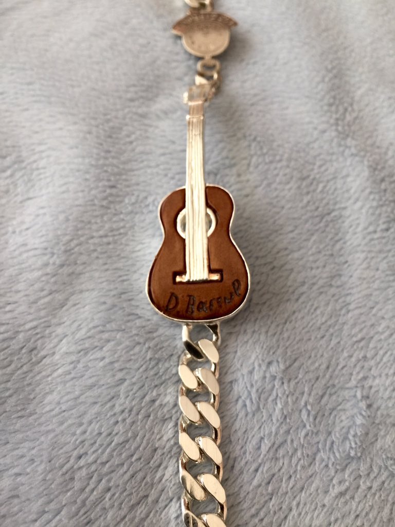 DavidBLaVoz's tweet photo. Súper contento con mi nueva pulsera echa por Pulseras Joyas Melodía 
#Meencanta https://t.co/n5bAEoYjwi