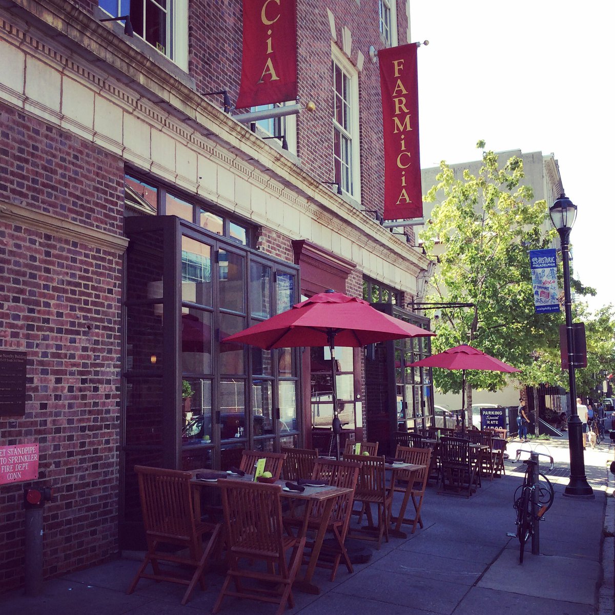 FARMiCiA's tweet photo. Take a break from the politics and grab a bite! #dnc #phillyfood #oldcityeats https://t.co/w5TnBGru8j