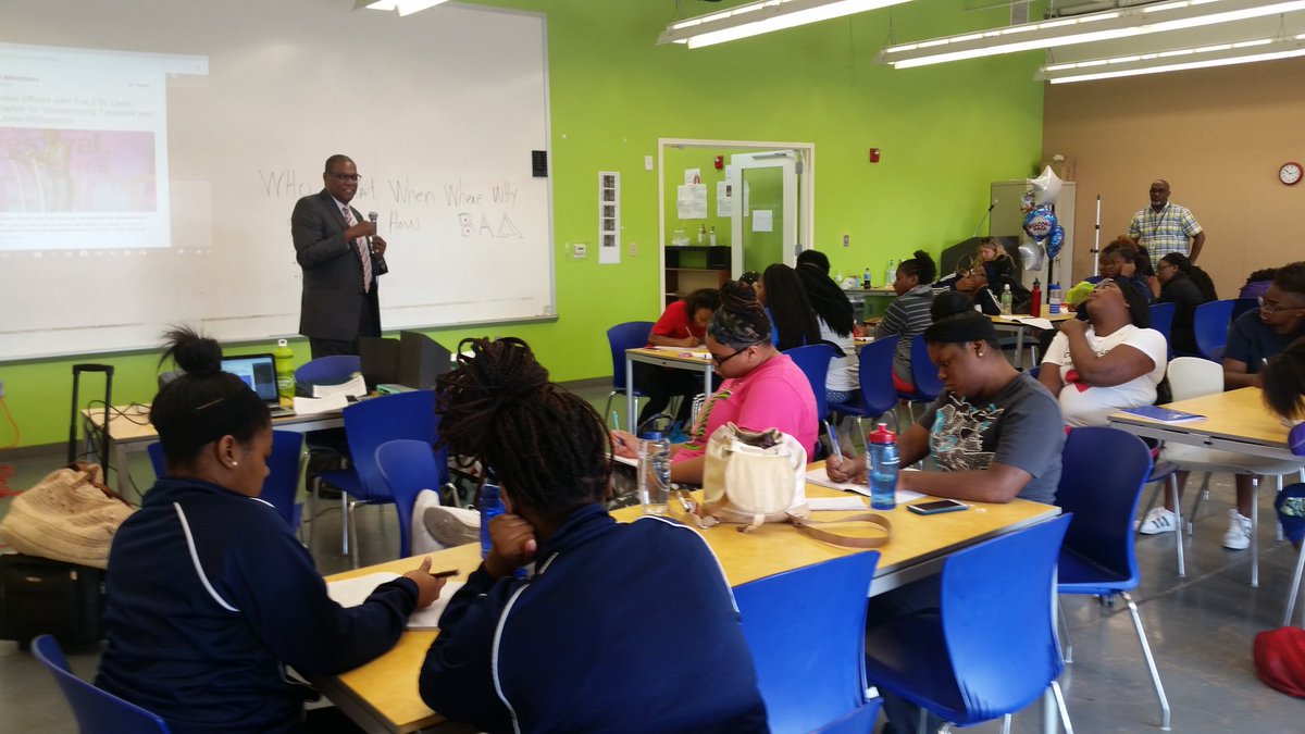 FergusonPnxSTL's tweet photo. NAACP local Pres A. Pruitt talks with Parkway Sch Dist Step Team Boot Camp students about the history of deseg. https://t.co/rATZ4lss8i