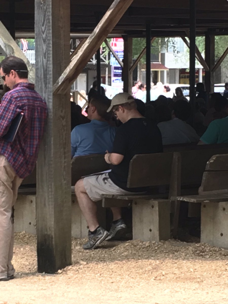 TarahBelle's tweet photo. Wonder if I could catch a sneak peak of what he's drawing today #msgianthouseparty #neshobacountyfair https://t.co/NjfqyKaPLq