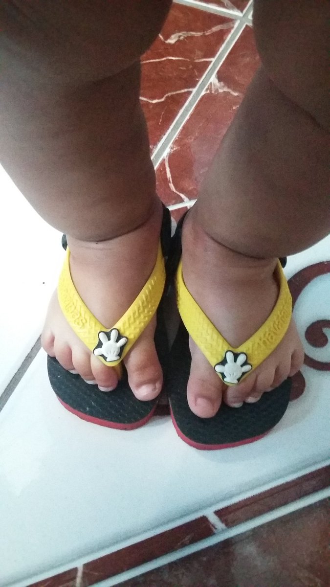 IngridEvelyn19's tweet photo. Os pészinhos mais linda da mamãe 😍❤👣#PyetroRafael Meu oxigênio.. https://t.co/RdL7RAAyy0