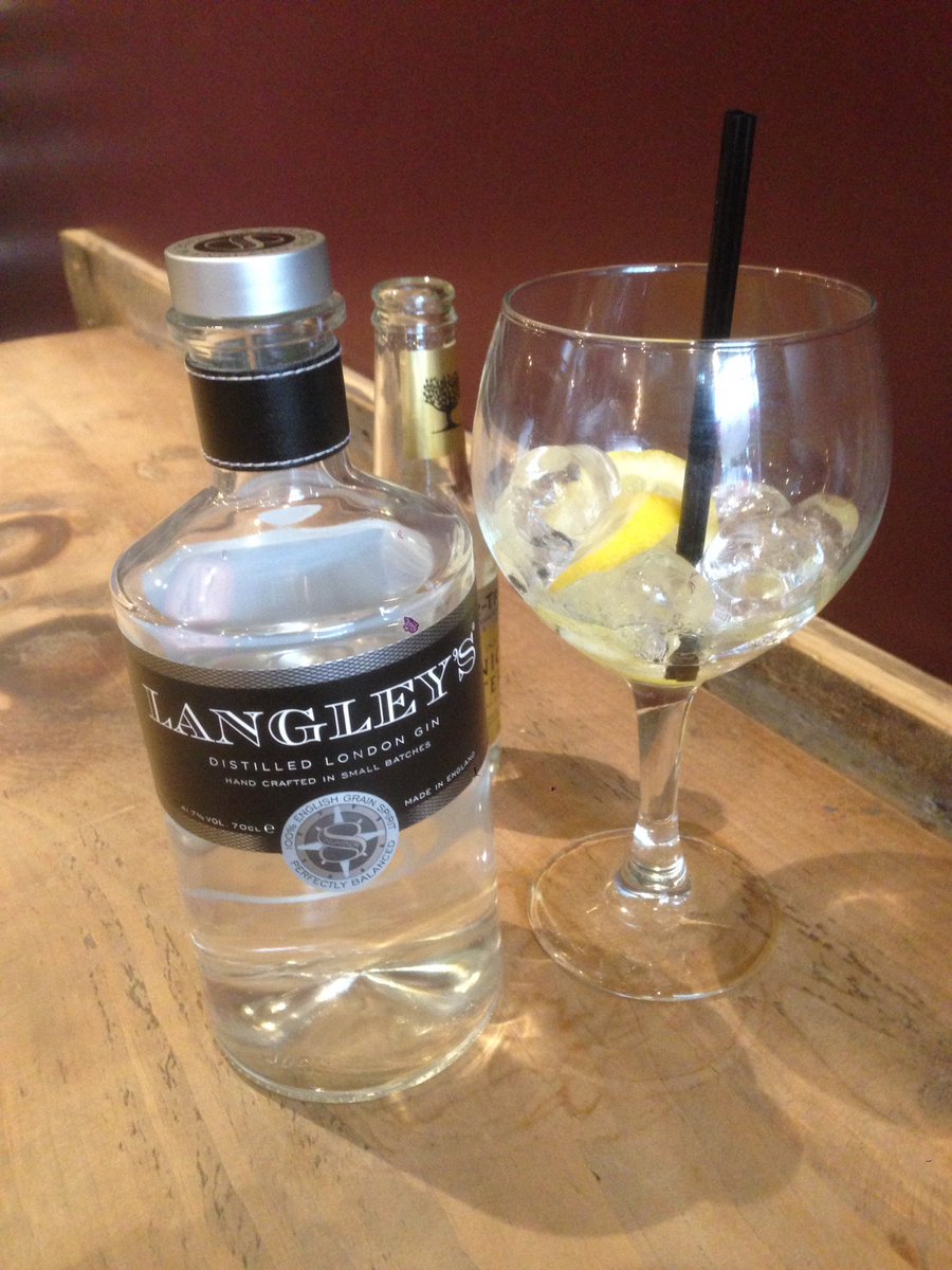 @sutlersbaryork <a href="/LangleysGin/">Langley's</a> <a href="/DrinksEnthusist/">DrinksEnthusist</a> little gin and tonic at a fantastic gin bar!!