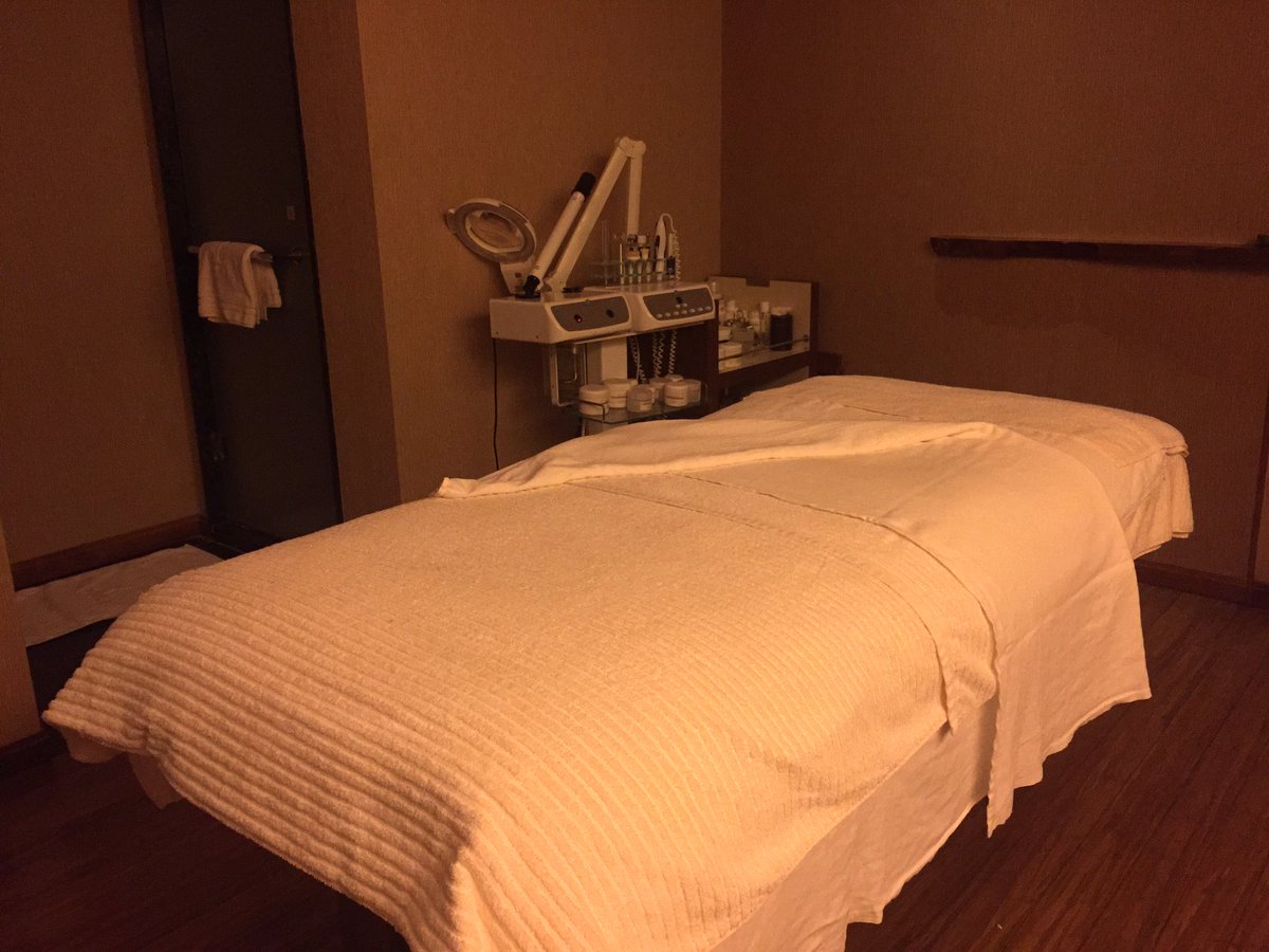 LASkinAesthetic's tweet photo. Exquisite prenatal massage & facial at #peninsulaspa. Try the healthy glow facial with oxygen mask! @ThePeninsulaNYC https://t.co/P1PJIz95mJ