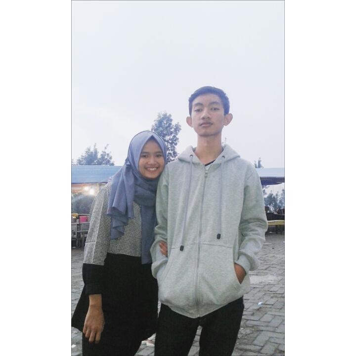rizkamellll's tweet photo. Ter ter ter pokonya deh lo jing. Iloveyouuuu💛💙💜💚❤ https://t.co/aEBumWip5R