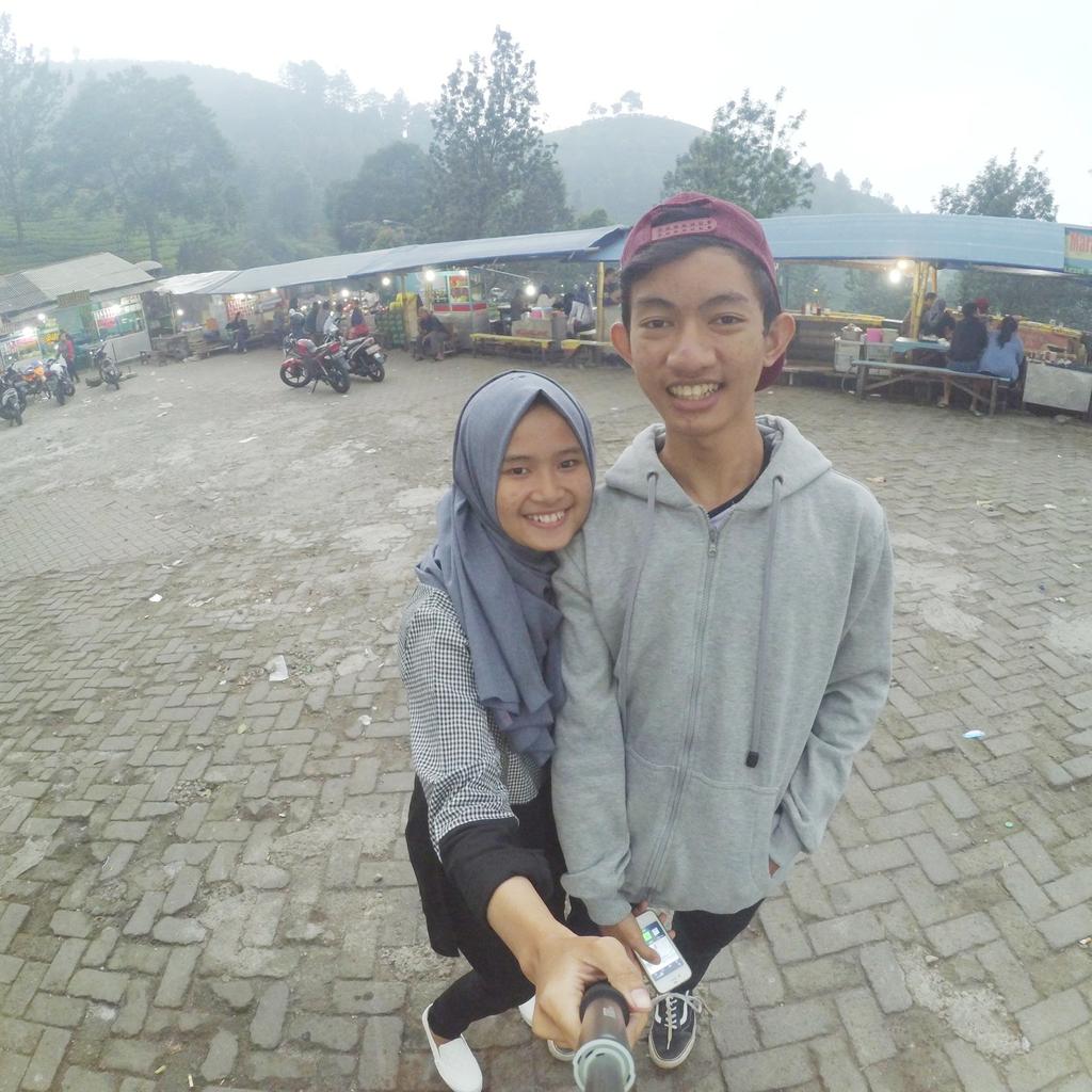 rizkamellll's tweet photo. Ter ter ter pokonya deh lo jing. Iloveyouuuu💛💙💜💚❤ https://t.co/aEBumWip5R