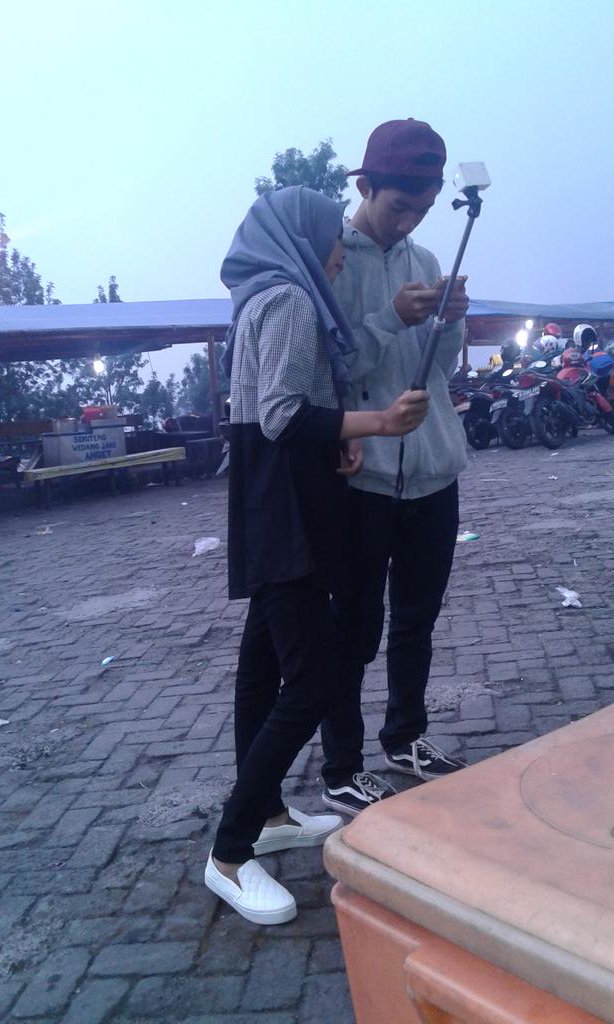 rizkamellll's tweet photo. Ter ter ter pokonya deh lo jing. Iloveyouuuu💛💙💜💚❤ https://t.co/aEBumWip5R